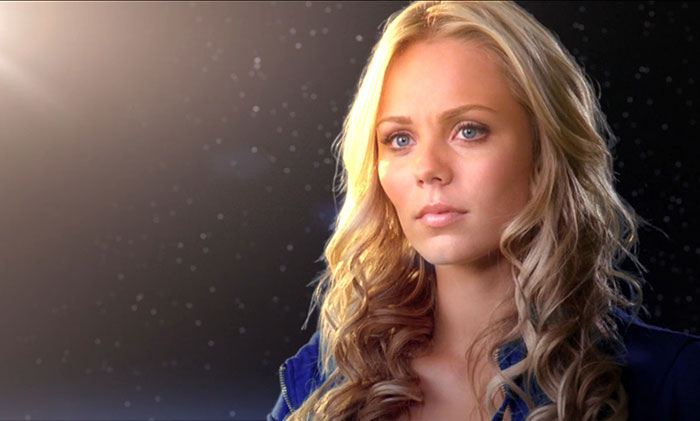 Laura Vandervoort - Smallville 